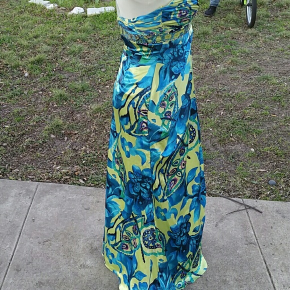 Fiesta Strapless Maxi Empire Waist Dress - Picture 5 of 6